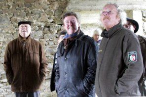 There is still a lot to do: Professor Wolfgang Schumacher (from left), Chairman of the NRW Foundation, Manfred Poth, General Representative District Administrator, and Henning Walter, Head of the National Park Administration, look at the interior of the school in need of renovation. Photo: Tameer Gunnar Eden/Eifeler Presse Agentur/epa