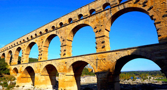 The Pont du Gard shaped Nîmes for millennia. Today's infrastructure buildings also have that potential. (Image: zVg)