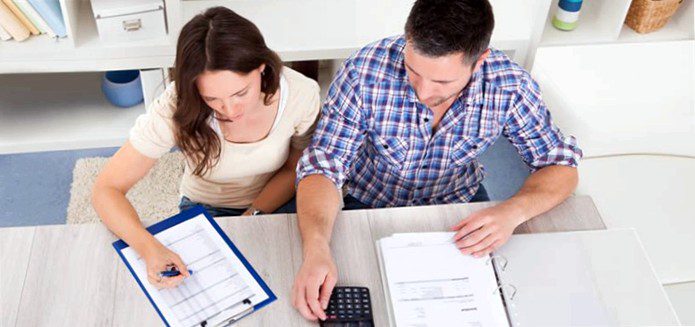 Cascade customers reviewing helpful mortgage tips